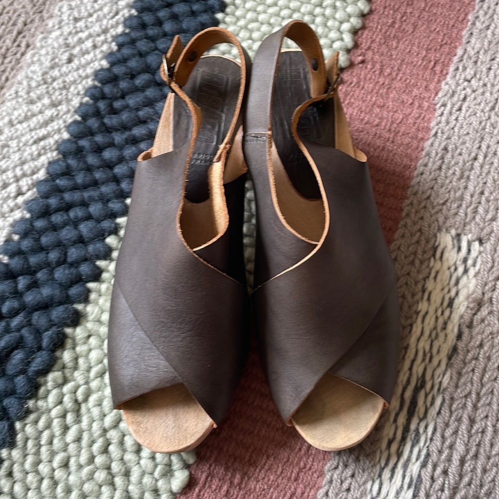 Bosabo France 🇫🇷 Gorgeous Handmade Leather Low Heel Wooden Soles - Size 8/8.5